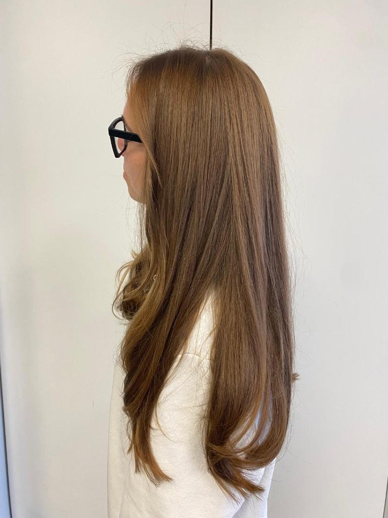 Honey blonde balayage with soft waves